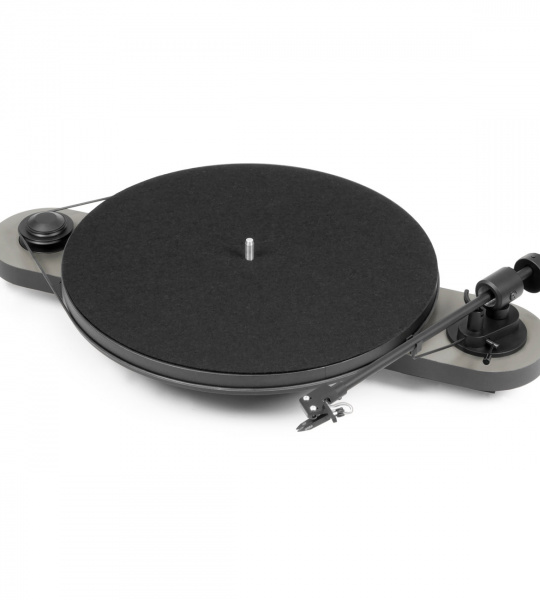 Pro-Ject ELEMENTAL SILVER/BLACK OM5e - Виниловый проигрыватель